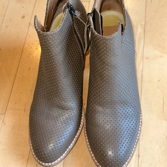 Dolce Vita Taupe Perforated ankle boot, 8, G1282 - Picture 3 of 8